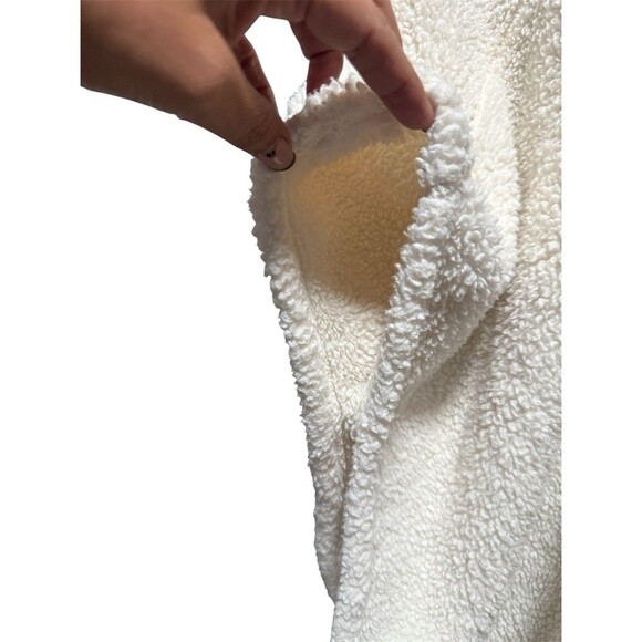 Calvin Klein Women’s Cream Sherpa Fleece Zip Poncho Jacket with Pockets One Size - Picture 2 of 6